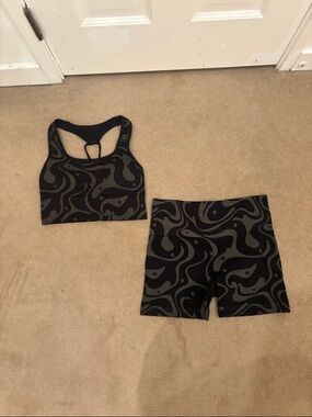 Joy Lab (Target) Black & Dark Gray Swirl Print Sports Bra and Shorts Set
